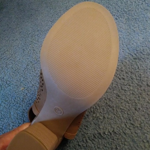 Universal Thread Sandals - Picture 3 of 4